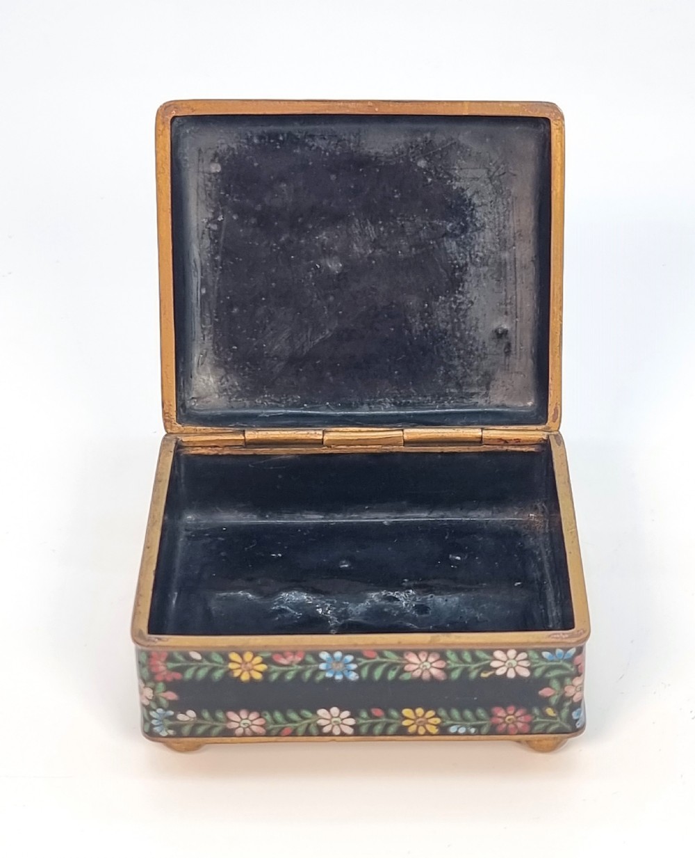 A Chinese 19th C cloisonné enamel box, circa 1880

 View VIII