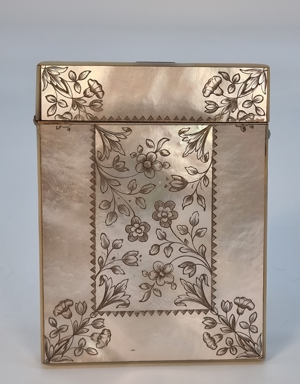 A fine British calling card case, early 19th C mother of pearl with engraved shooting scene. View II