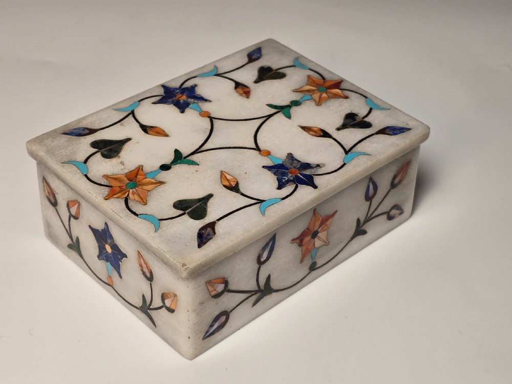A fine Indian pietra dura marble and hardstone box, C 1900 View III