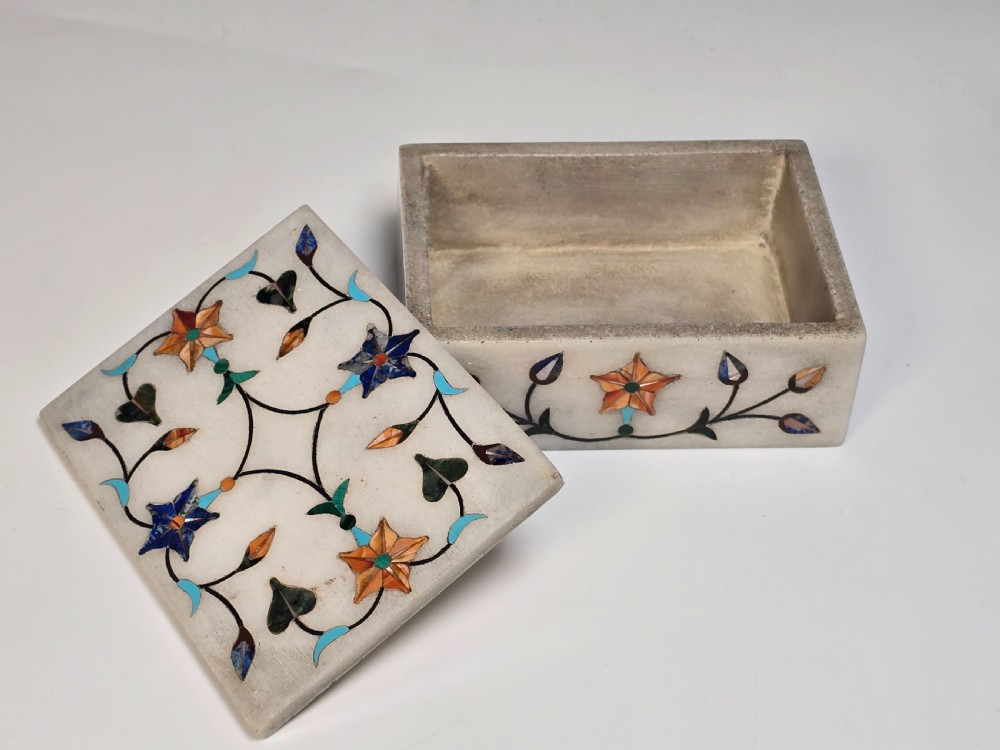 A fine Indian pietra dura marble and hardstone box, C 1900 View V