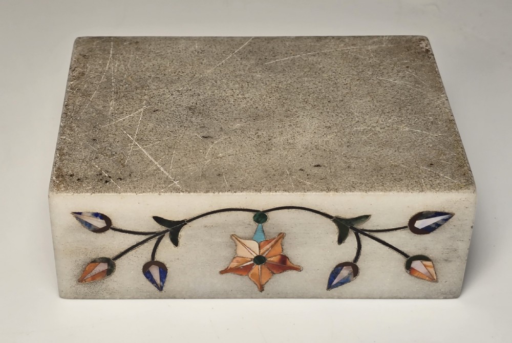 A fine Indian pietra dura marble and hardstone box, C 1900 View VIII