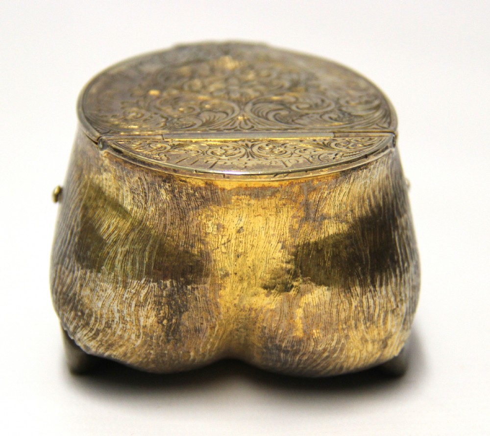An antique Edwardian horse hoof inkwell featuring an intricately engraved hinged silver-gilt lid with foliate scrolls and a dated memorial inscription. View V