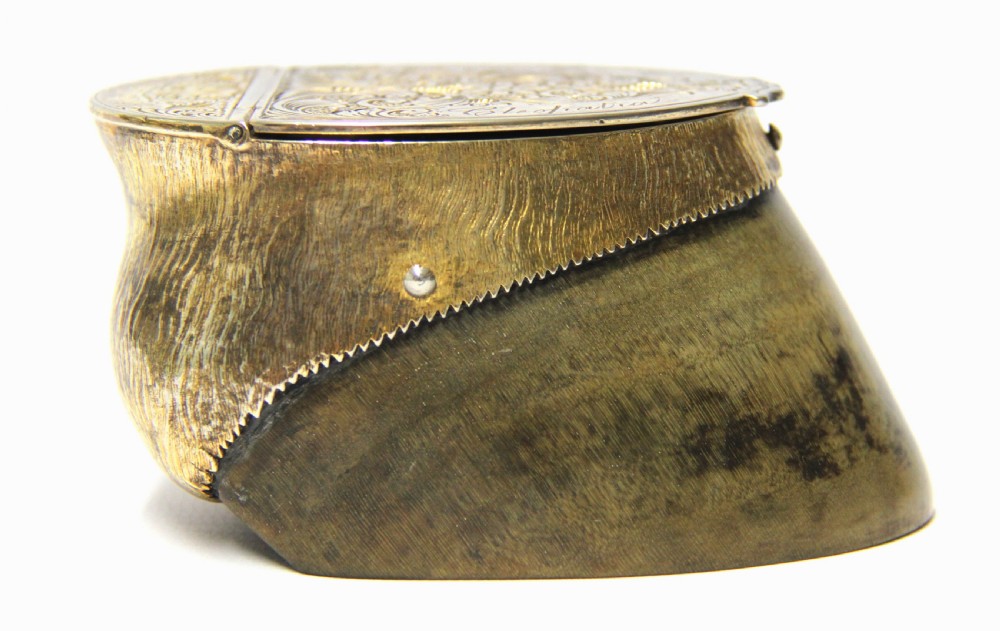 An antique Edwardian horse hoof inkwell featuring an intricately engraved hinged silver-gilt lid with foliate scrolls and a dated memorial inscription. View XIII