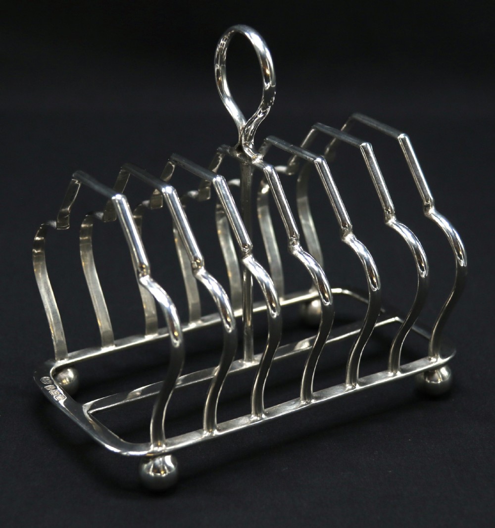 A heavy solid silver toast rack of larger proportions, Birmingham 1924 - 5