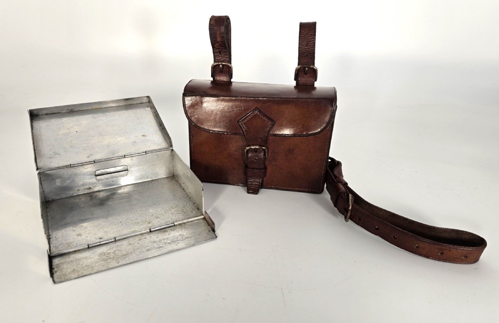 Antique leather saddle/sandwich case
hunting/equestrian.
 View II