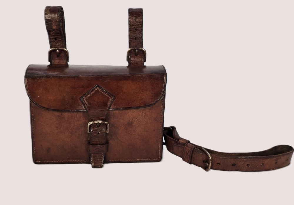 Antique leather saddle/sandwich case
hunting/equestrian.
 View IV