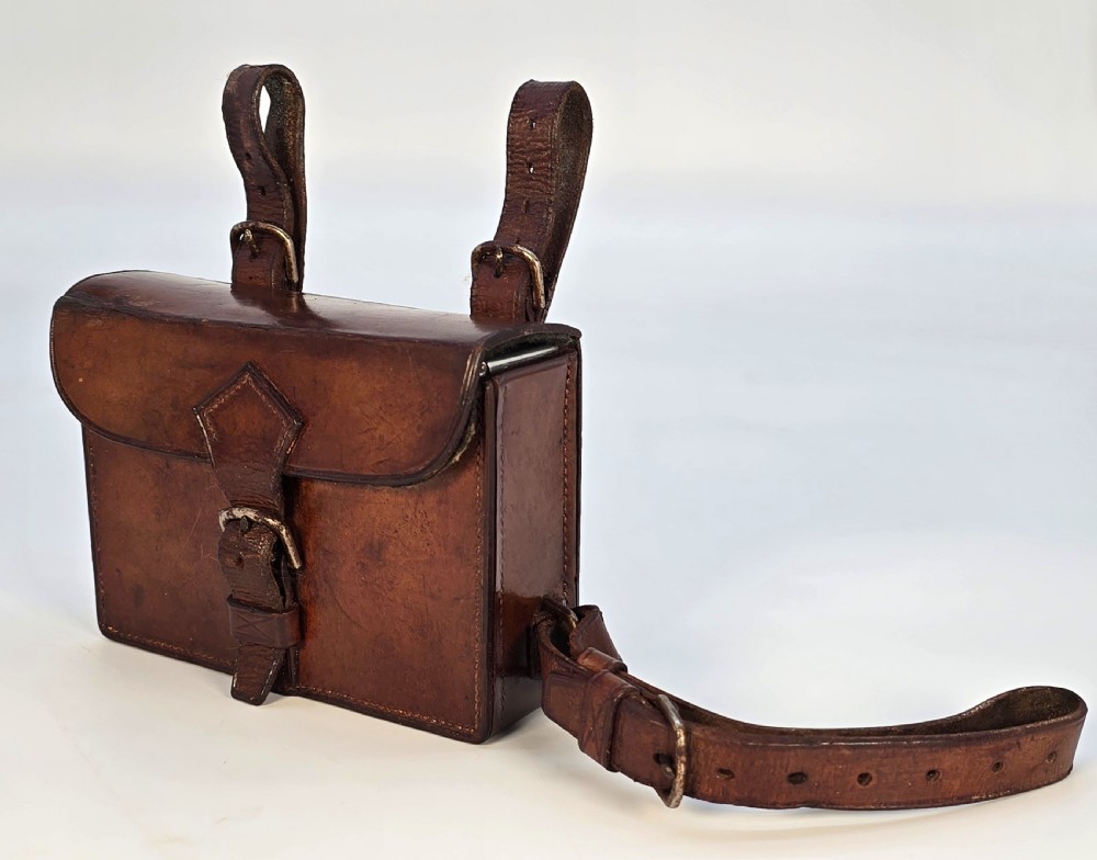 Antique leather saddle/sandwich case
hunting/equestrian.
 View V