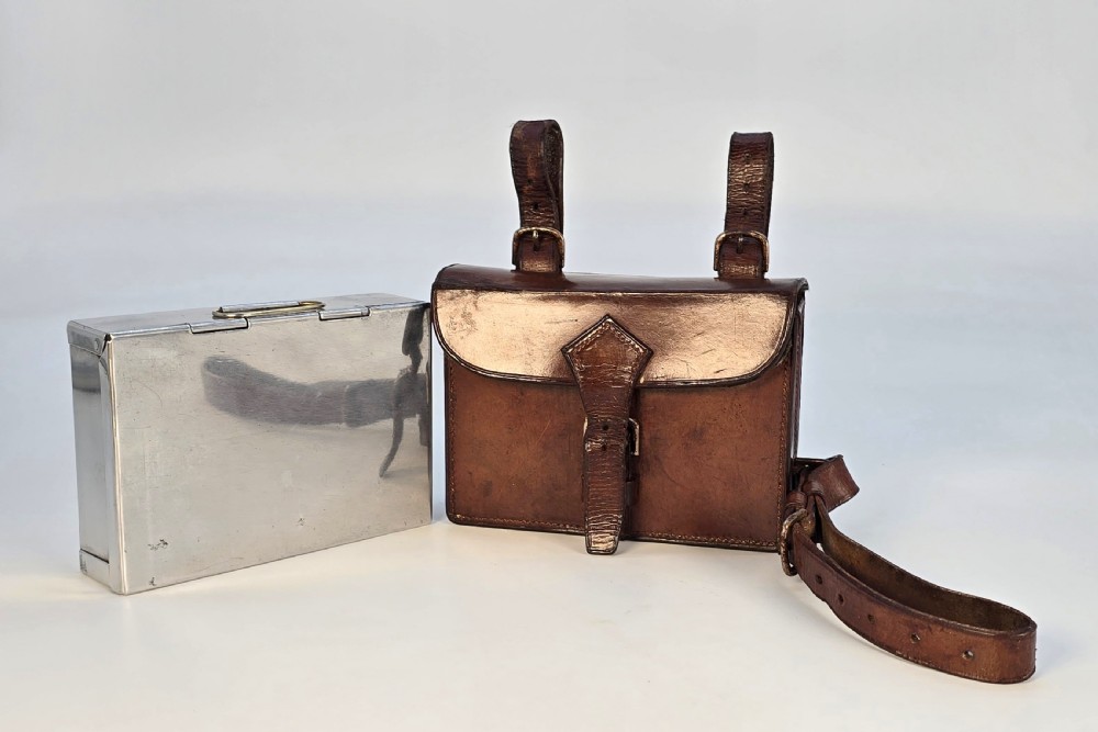 Antique leather saddle/sandwich case
hunting/equestrian.
 View XXIV