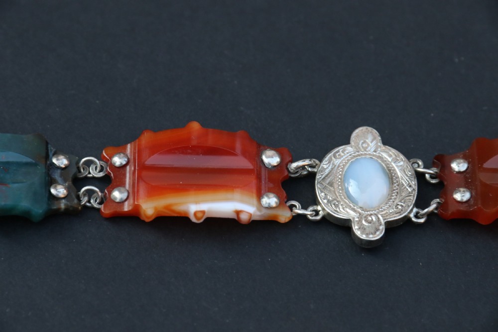  Scottish Agate and silver bracelet, circa 1880 View VIII
