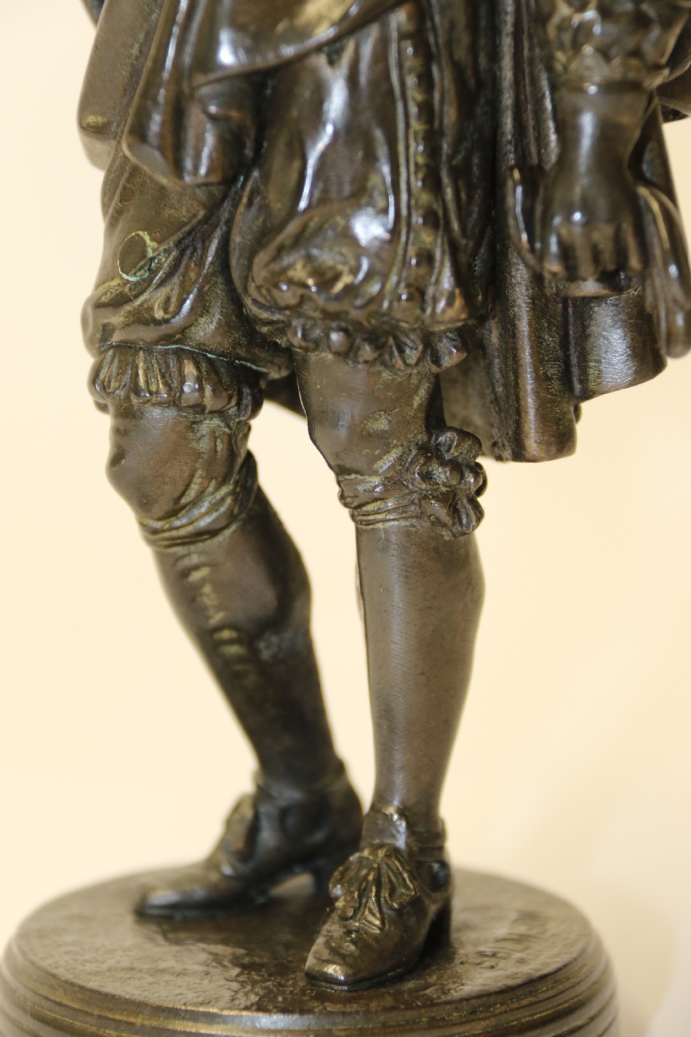 A nineteenth-century patinated bronze sculpture depicting painter Anthony van Dyck in seventeenth-century dress standing on a circular integral base. View XIV
