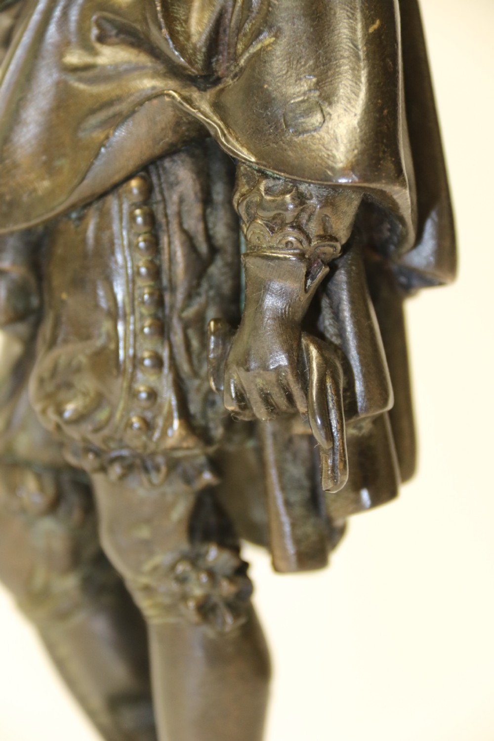 A nineteenth-century patinated bronze sculpture depicting painter Anthony van Dyck in seventeenth-century dress standing on a circular integral base. View XVI