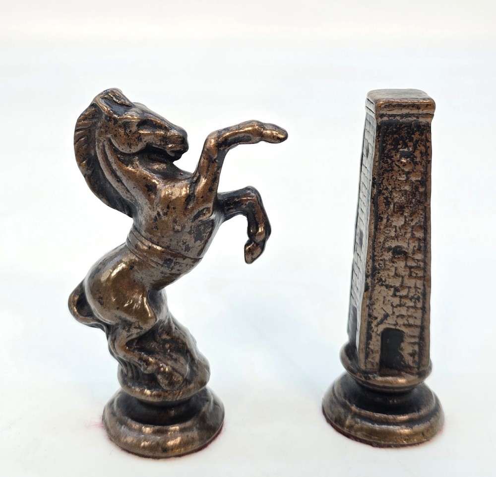 Reversable chess board and Sorrento ware tray with bronze chess pieces c.1880 View VIII