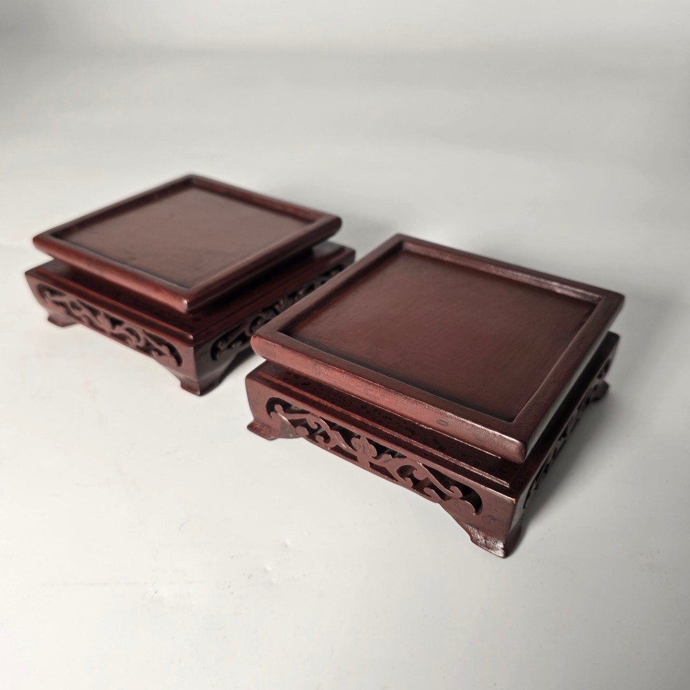 A pair of Chinese Republican period cinnabar lacquer vases and stands C1920 View VII
