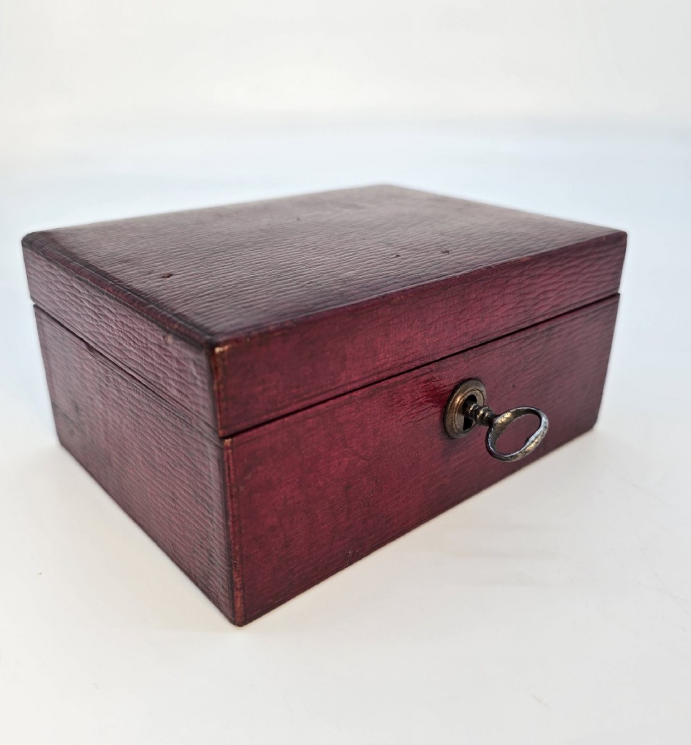 A late Victorian bullion box in red Moroccan leather View XIII
