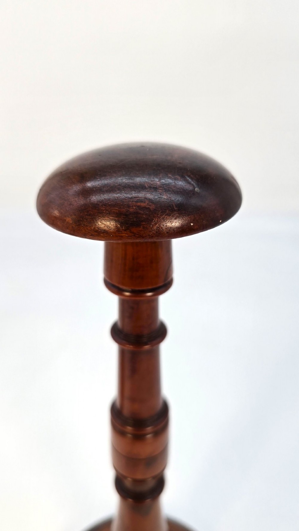 Pair of turned 18th-century English yew wood wig stands featuring smooth domed tops and turned baluster stems on circular moulded bases. View XIII