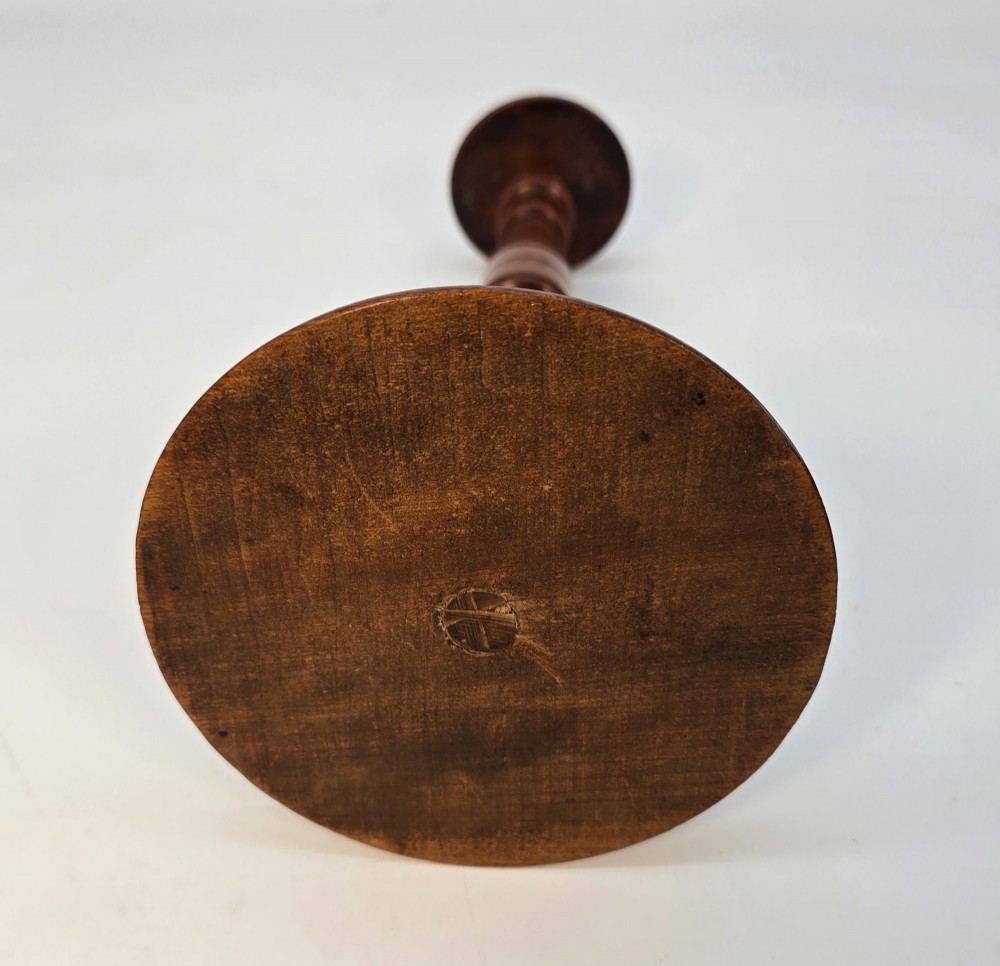 Pair of turned 18th-century English yew wood wig stands featuring smooth domed tops and turned baluster stems on circular moulded bases. View XIV