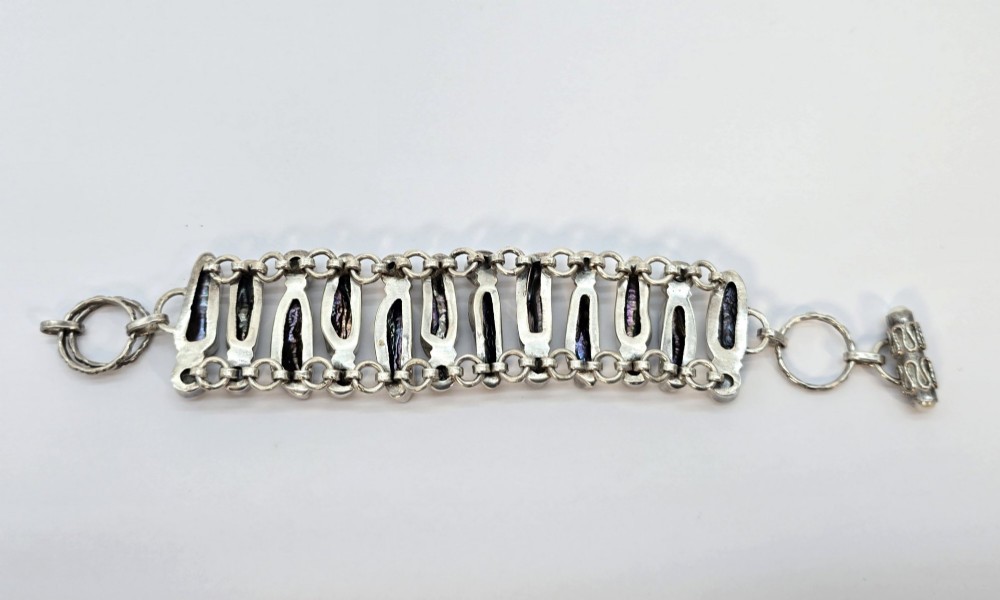 A 1960s Japanese silver jewellery set featuring an articulated link bracelet and a matching ring set with elongated, iridescent Biwa pearls and round white pearls. View VII