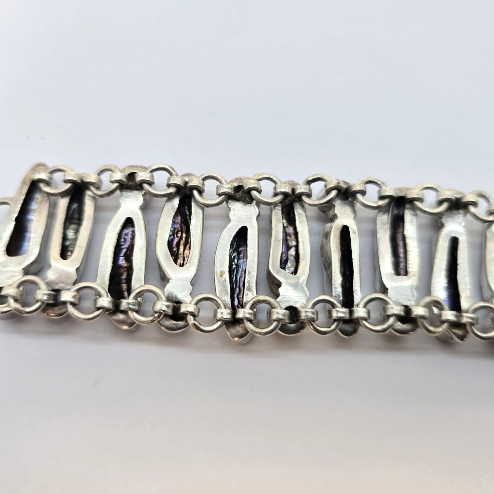 A 1960s Japanese silver jewellery set featuring an articulated link bracelet and a matching ring set with elongated, iridescent Biwa pearls and round white pearls. View VIII