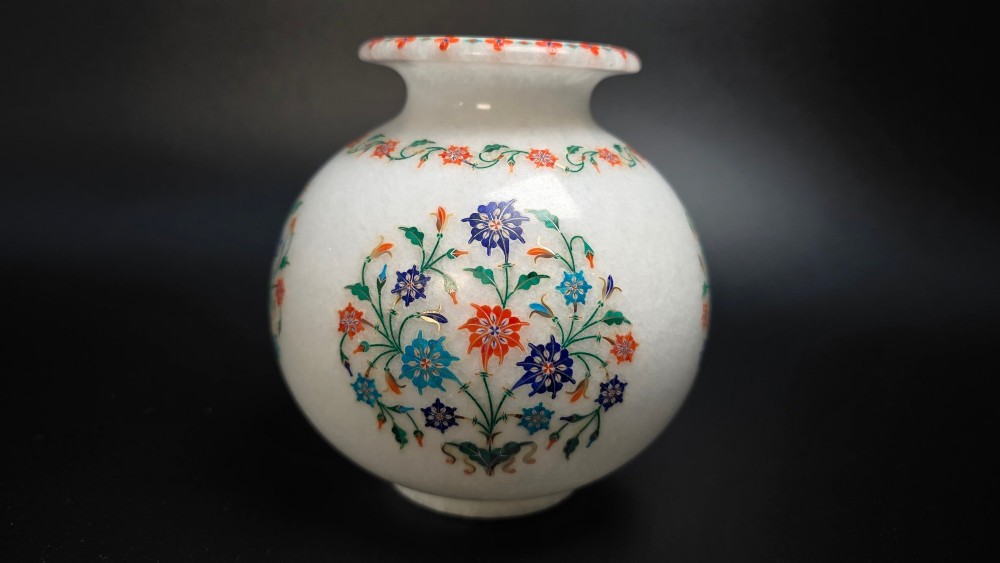 A globular white marble vase adorned with detailed floral pietra dura inlay using multi-coloured semi-precious stones. View VIII