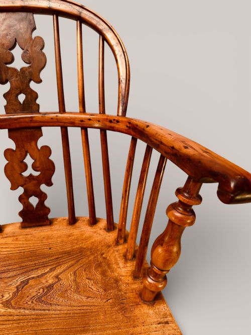WINDSOR LOW BACK ARMCHAIR IN YEW ELM C1860 - ADDITIONAL PHOTO 5