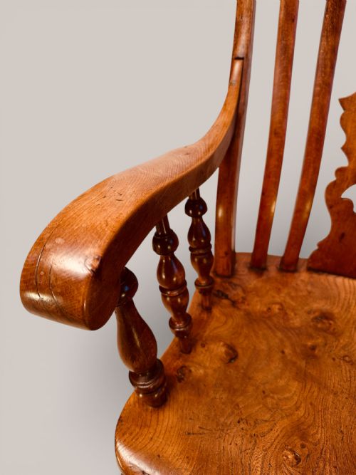 FARMHOUSE WINDSOR ARMCHAIR IN BEECH ELM C1890 - ADDITIONAL PHOTO 8