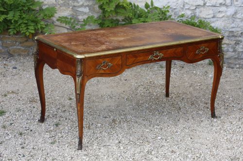 LOUIS XV ROSEWOOD TULIPWOOD BUREAU PLAT ORMOLU STAMPED WRITING DESK - ADDITIONAL PHOTO 10