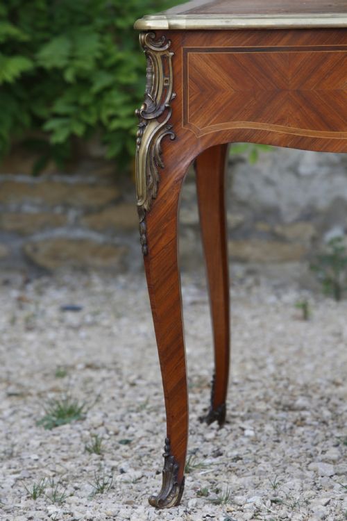 LOUIS XV ROSEWOOD TULIPWOOD BUREAU PLAT ORMOLU STAMPED WRITING DESK - ADDITIONAL PHOTO 8