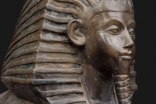 FRENCH EGYPTIAN REVIVAL BRONZE SPHINX SCULPTURES MONUMENTAL SIZE ON CARRARA MARBLE PLINTHS - ADDITIONAL PHOTO 6