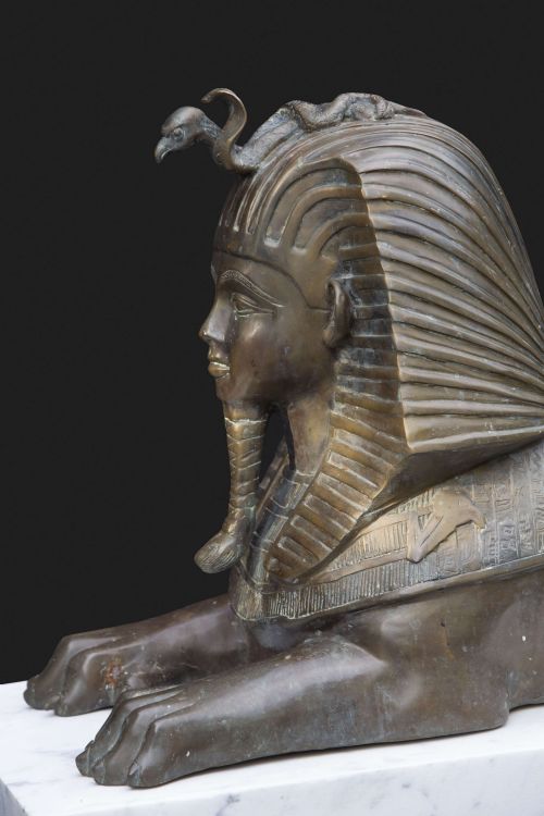 FRENCH EGYPTIAN REVIVAL BRONZE SPHINX SCULPTURES MONUMENTAL SIZE ON CARRARA MARBLE PLINTHS - ADDITIONAL PHOTO 14