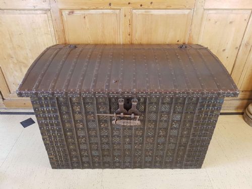 19TH C RAJASTHAN IRONBANDED DAMCHIYA DOWRY CHEST TRUNK WITH RARE LOCK - ADDITIONAL PHOTO 2