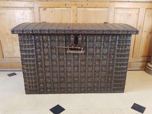 19TH C RAJASTHAN IRONBANDED DAMCHIYA DOWRY CHEST TRUNK WITH RARE LOCK - ADDITIONAL PHOTO 7