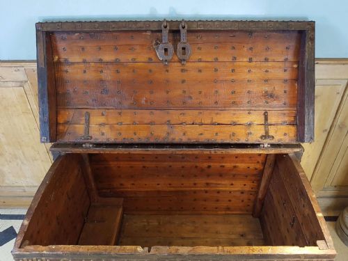 19TH C RAJASTHAN IRONBANDED DAMCHIYA DOWRY CHEST TRUNK WITH RARE LOCK - ADDITIONAL PHOTO 9
