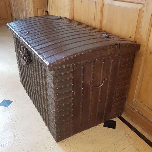 19TH C RAJASTHAN IRONBANDED DAMCHIYA DOWRY CHEST TRUNK WITH RARE LOCK - ADDITIONAL PHOTO 10