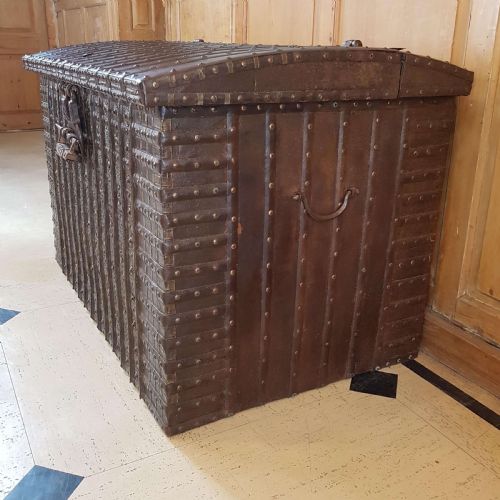 19TH C RAJASTHAN IRONBANDED DAMCHIYA DOWRY CHEST TRUNK WITH RARE LOCK - ADDITIONAL PHOTO 11