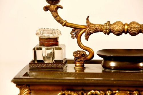 FRENCH BRONZE AND GILDED BRONZE INKWELL AND CANDLESTAND 19TH CENTURY - ADDITIONAL PHOTO 6