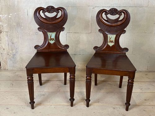 ENGLISH GEORGIAN ARMORIAL HALL CHAIRS ATTRIBUTED TO GILLOWS CIRCA 1810 - ADDITIONAL PHOTO 1