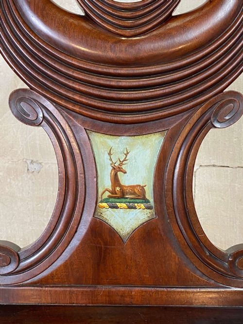 ENGLISH GEORGIAN ARMORIAL HALL CHAIRS ATTRIBUTED TO GILLOWS CIRCA 1810 - ADDITIONAL PHOTO 3