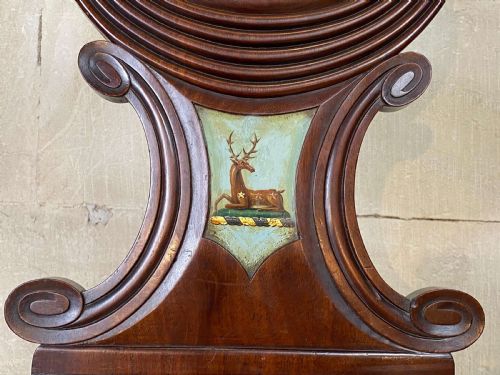 ENGLISH GEORGIAN ARMORIAL HALL CHAIRS ATTRIBUTED TO GILLOWS CIRCA 1810 - ADDITIONAL PHOTO 5