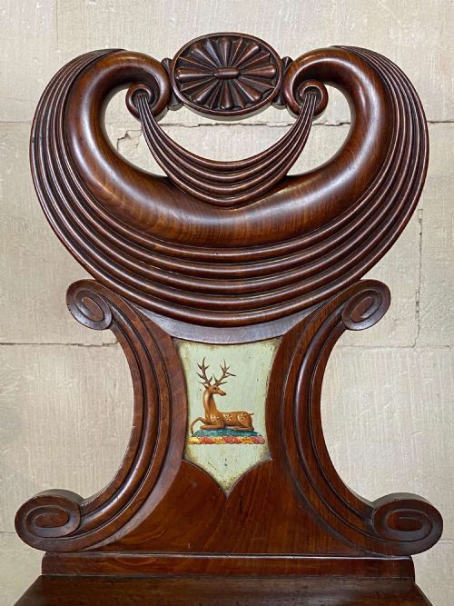 ENGLISH GEORGIAN ARMORIAL HALL CHAIRS ATTRIBUTED TO GILLOWS CIRCA 1810 - ADDITIONAL PHOTO 7