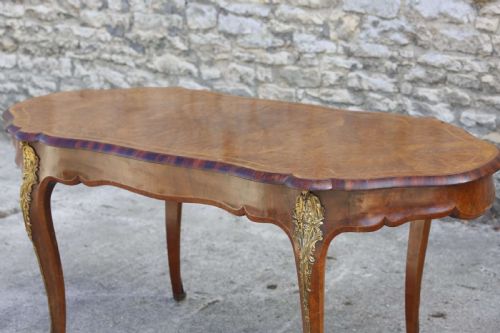 SERPENTINE DESK BURR WALNUT ORMOLU CENTER TABLE SATINWOOD CABRIOLE LEGS 19TH C - ADDITIONAL PHOTO 5