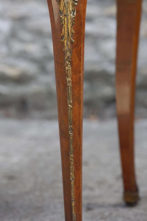 SERPENTINE DESK BURR WALNUT ORMOLU CENTER TABLE SATINWOOD CABRIOLE LEGS 19TH C - ADDITIONAL PHOTO 9