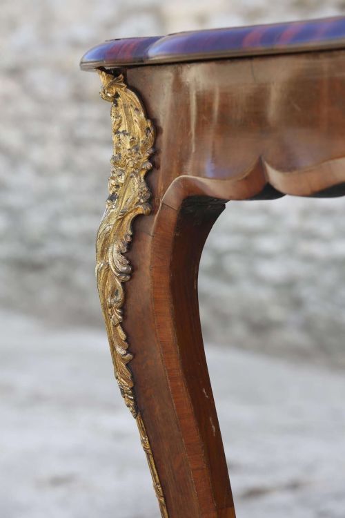 SERPENTINE DESK BURR WALNUT ORMOLU CENTER TABLE SATINWOOD CABRIOLE LEGS 19TH C - ADDITIONAL PHOTO 14