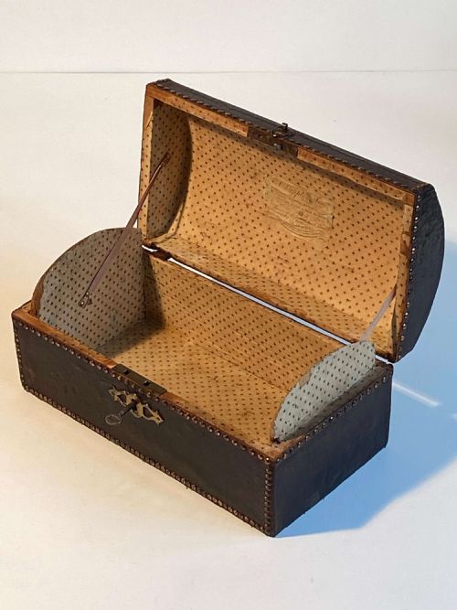 REGENCY LEATHER STUDDED CAMPAIGN CASE TRUNK BY CHAPPLE SONS INITIALS IM - ADDITIONAL PHOTO 5