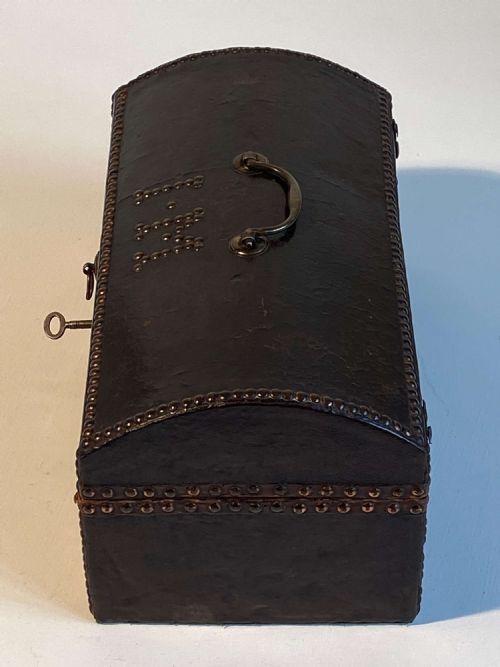 REGENCY LEATHER STUDDED CAMPAIGN CASE TRUNK BY CHAPPLE SONS INITIALS IM - ADDITIONAL PHOTO 6