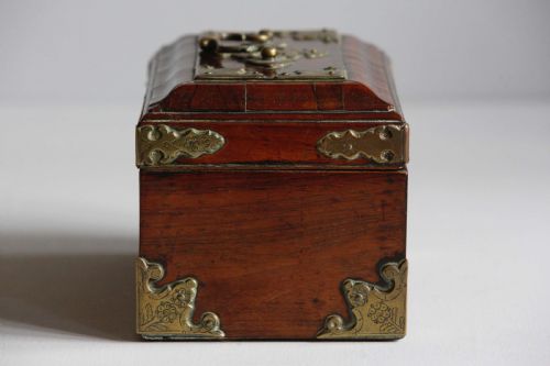 TEA CADDY GEORGE II BRASS PADOUK ENGLISH CIRCA 1760 - ADDITIONAL PHOTO 5
