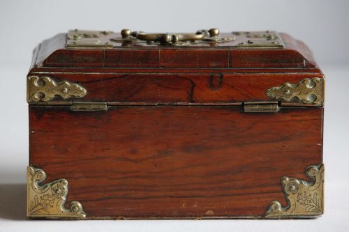 TEA CADDY GEORGE II BRASS PADOUK ENGLISH CIRCA 1760 - ADDITIONAL PHOTO 6