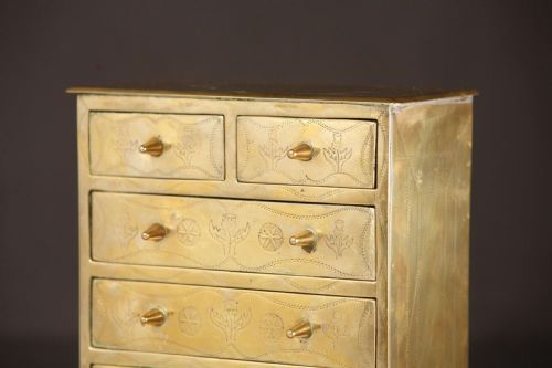 JEWELRY BOX APPRENTICE CHEST BRASS ENGRAVED THISTLE MINIATURE - ADDITIONAL PHOTO 6