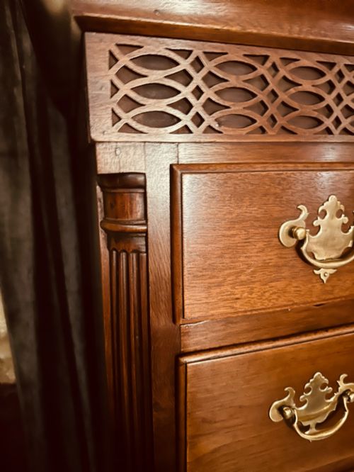 TALL GRADUATED CHEST OF DRAWERS IN WALNUT C1850 - ADDITIONAL PHOTO 5