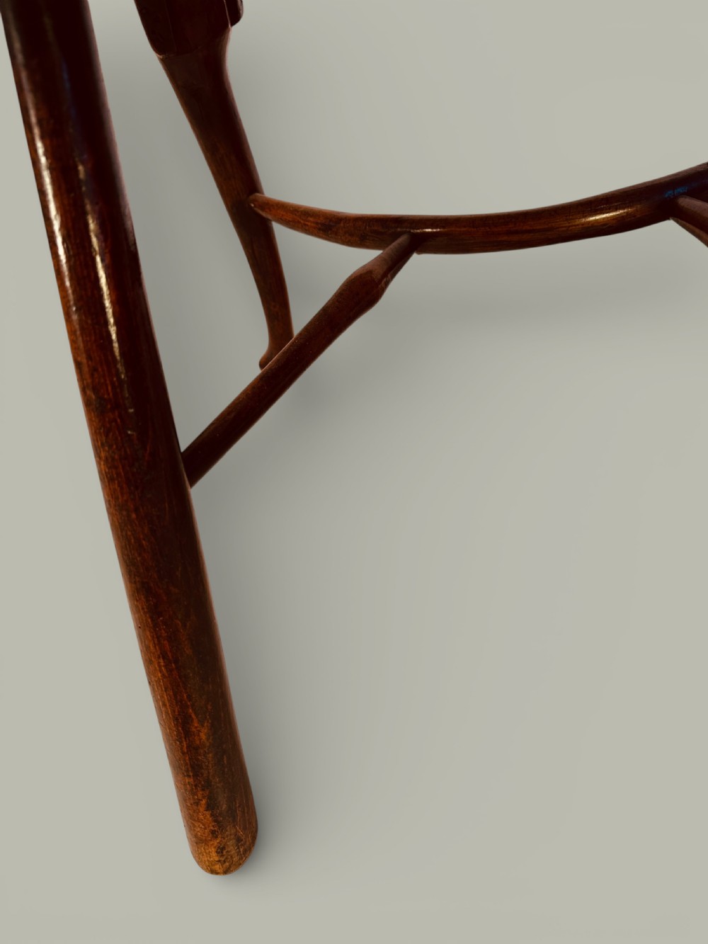 An eighteenth-century Windsor armchair crafted from yew wood and elm featuring a curved hoop back, pierced splat, shaped saddle seat, and cabriole front legs. View XII