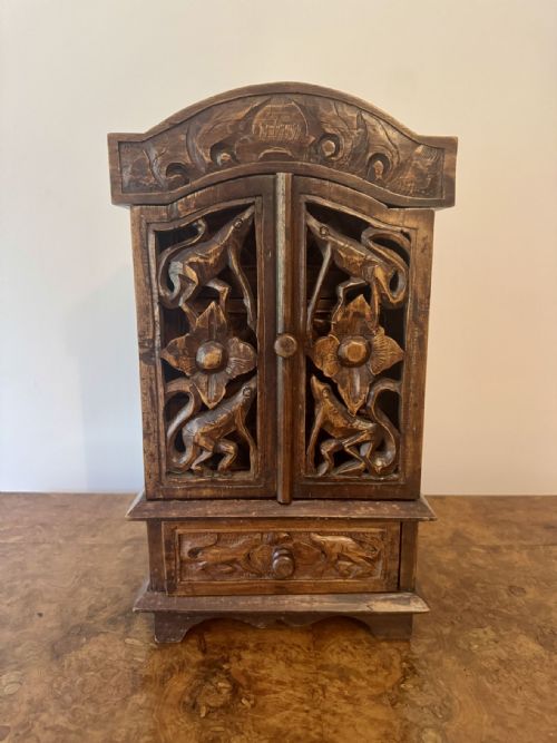 QUALITY ANTIQUE CARVED OAK TABLE TOP CABINET - ADDITIONAL PHOTO 4